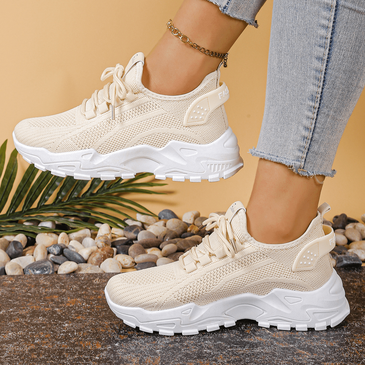 Orthopedic sneakers featuring arch support, shock-absorbing soles, and a wide toe box for ultimate comfort and foot health. 0
